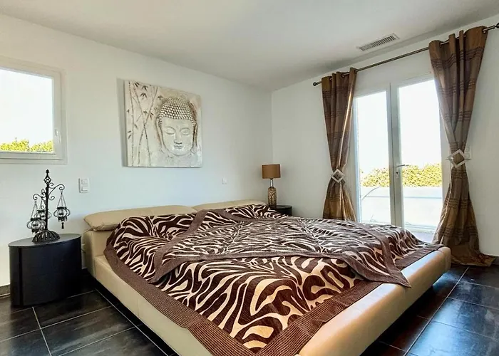 Les Oliviers Villa *